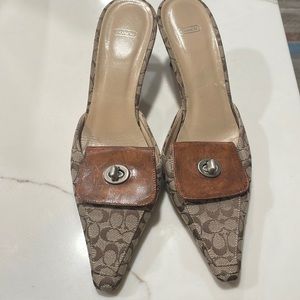Coach Mule Kitten Heel W/ Turn Lock Clasp Size 7.5